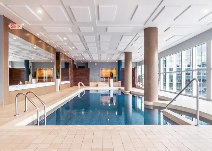 Hotel Le Crystal Montreal