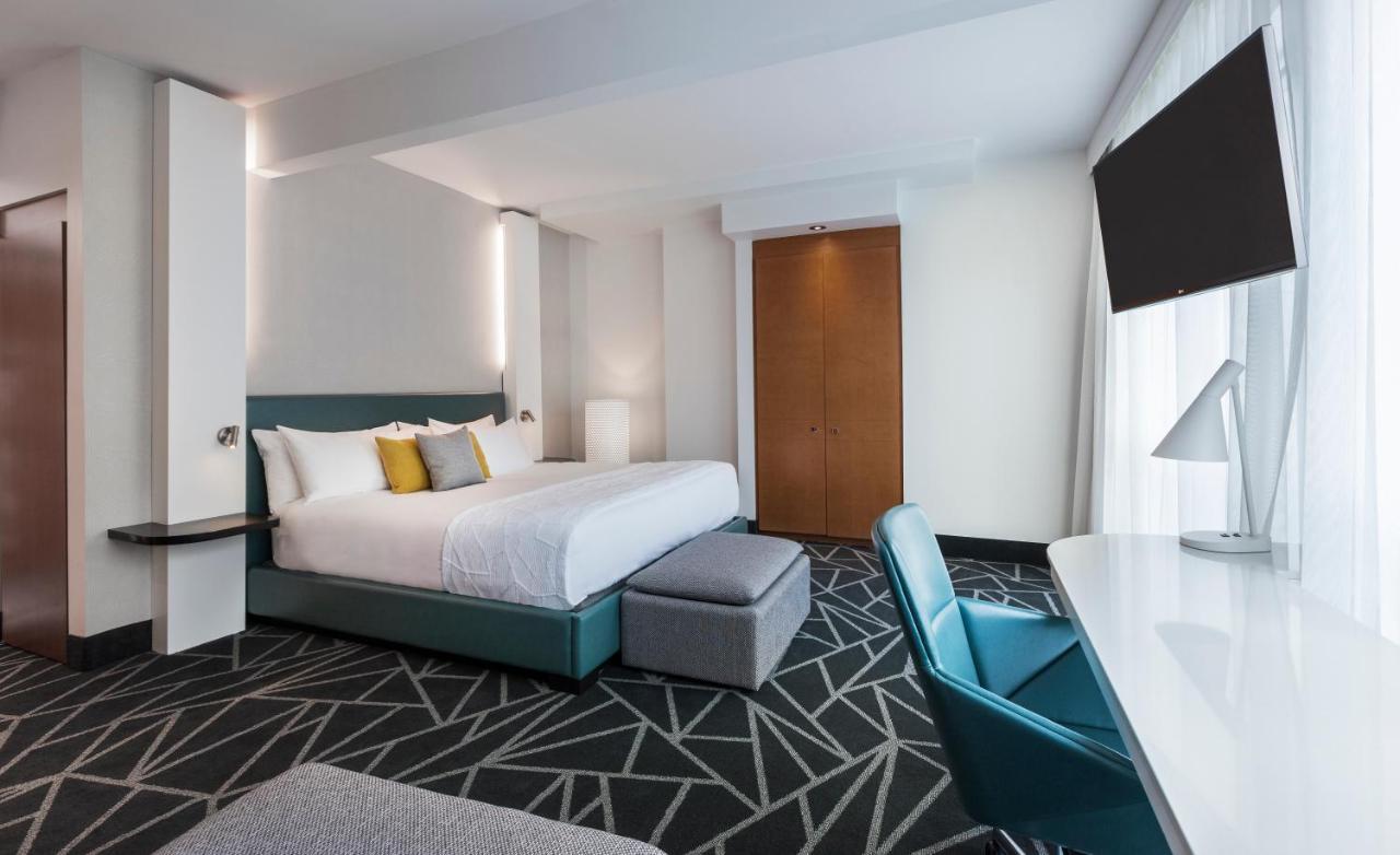 Warwick Le Crystal - Hotel